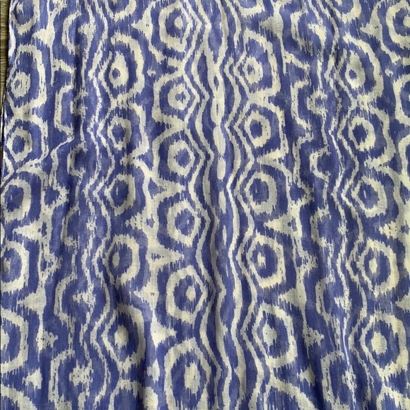 Women's Patterned Scarf With Fringe Ends - Picture 4 of 4